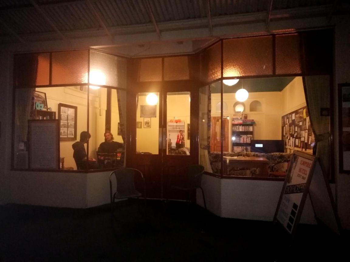 אואהמרו Empire Hotel Backpackers מראה חיצוני תמונה